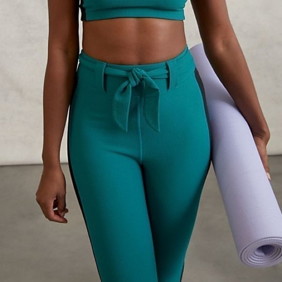 Year of Ours Revolve 38 High Waisted Belted Leggings Women’s XL Green New - Picture 4 of 9